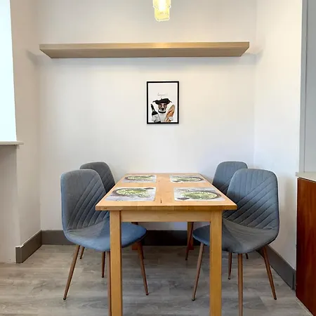 08 Centrum - Mieszkanie Przy Parku Centralnym Dla 4 Os Apartmán *